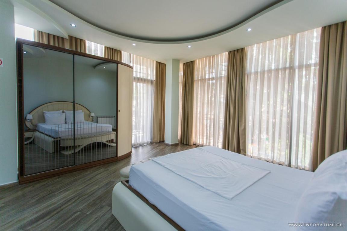 Hotel Light Palace บาทูมิ ภายนอก รูปภาพ